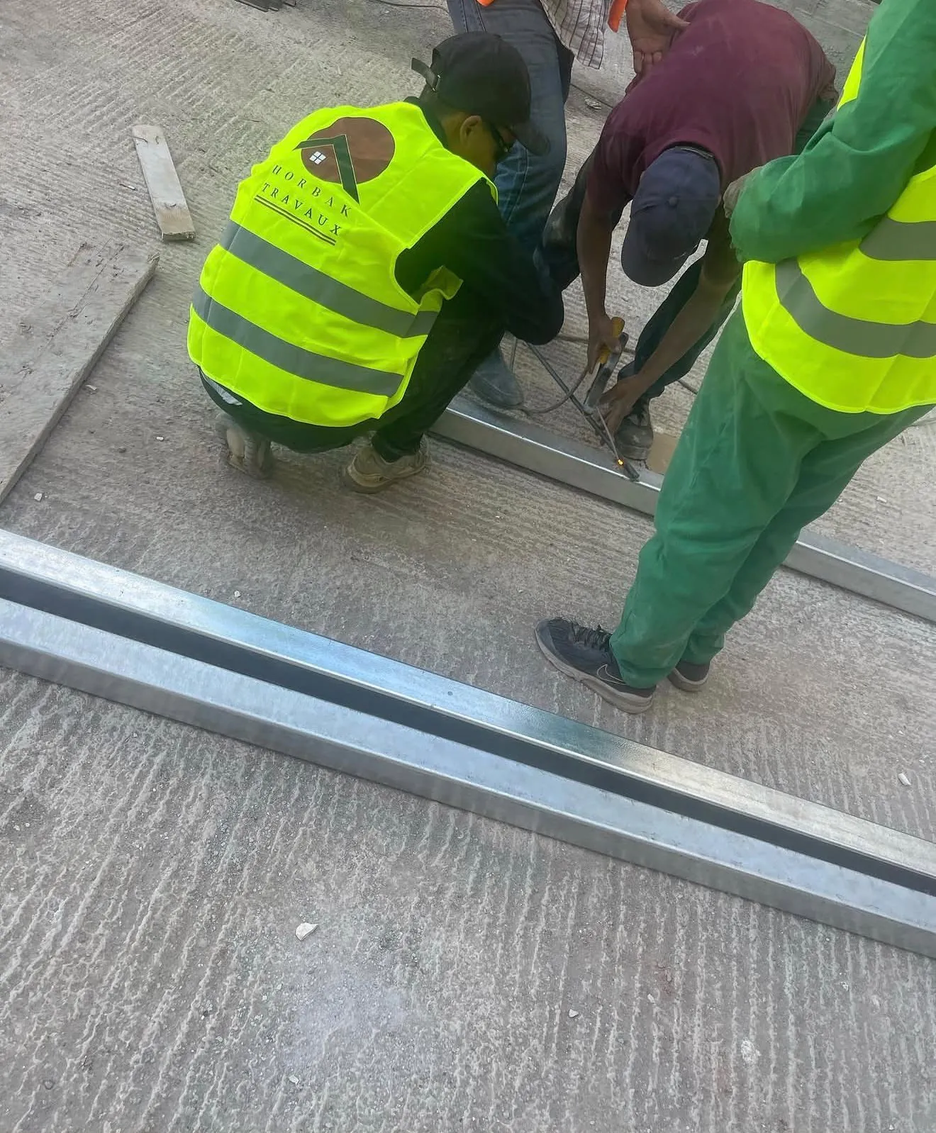Fabrication d’un ouvrage métallique sur mesure en atelier de chantier