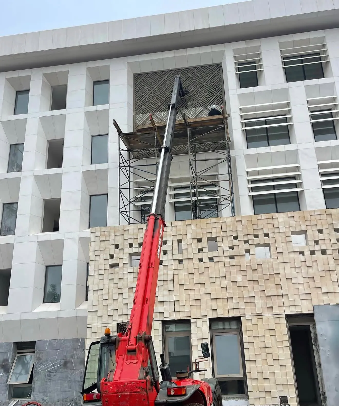 Détail de fixation du moucharabieh métallique HORBAK