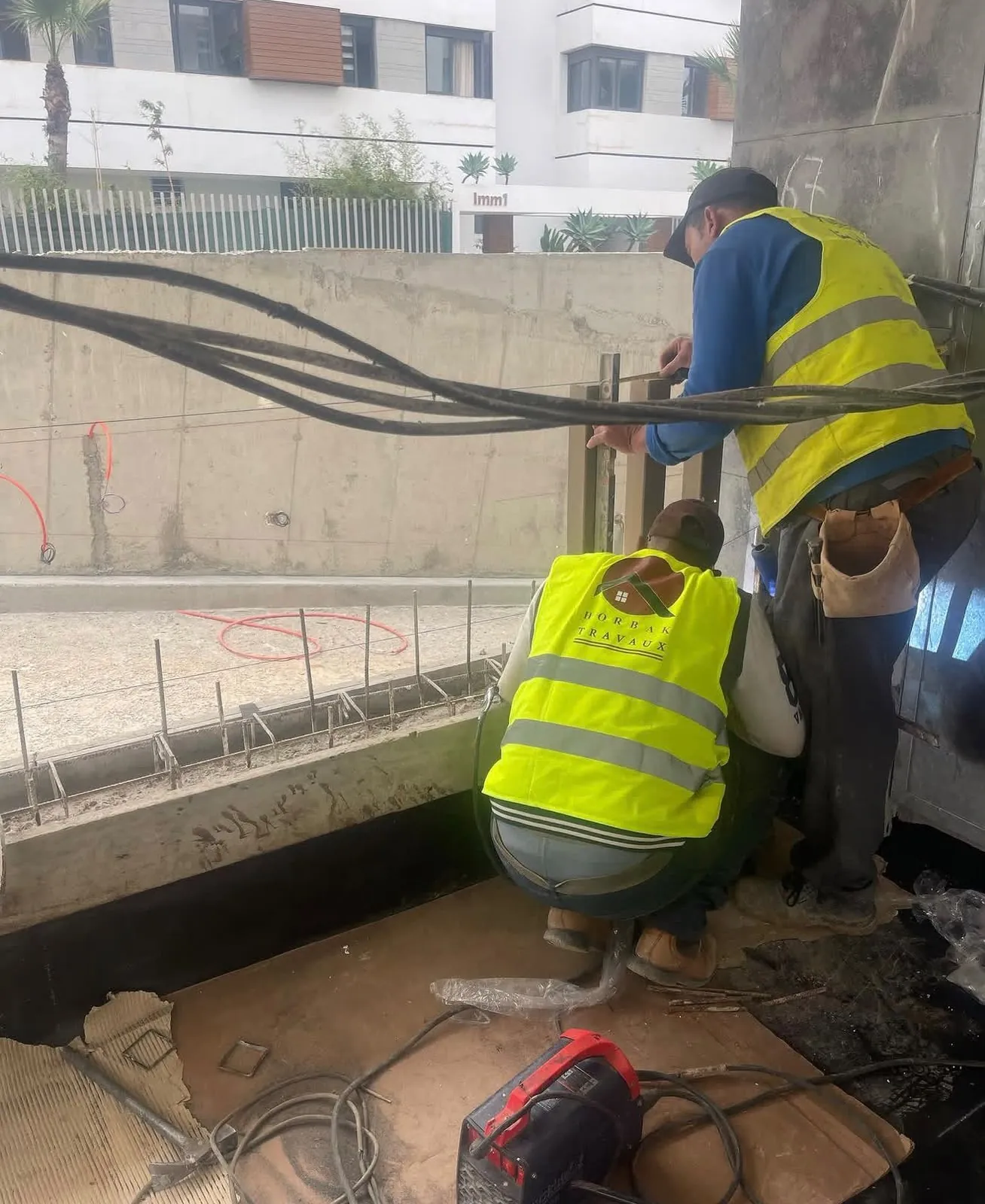 Pose de menuiserie métallique par un professionnel HORBAK